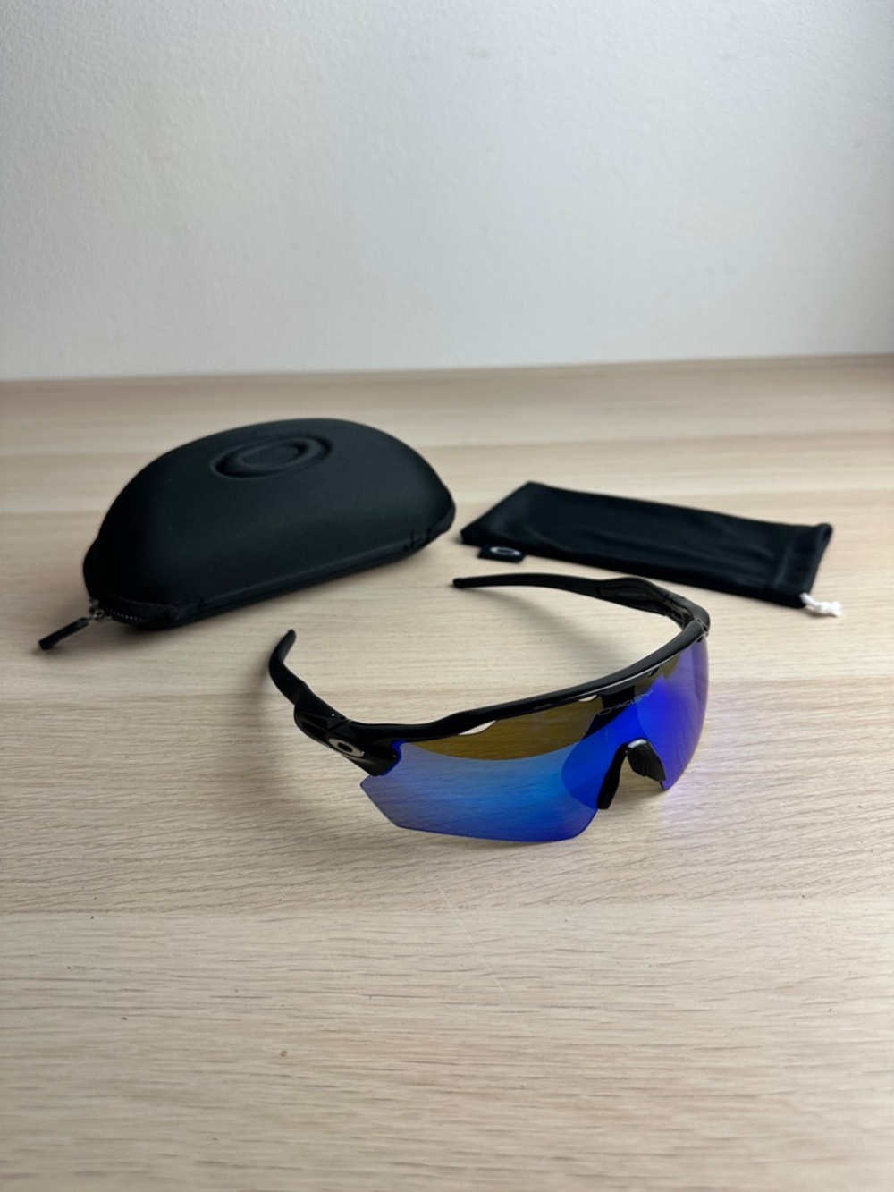 Oakley Radar Ev Path OO9208 Men's Sunglasses Black Frame Blue Prizm Lenses - Picture 2 of 5